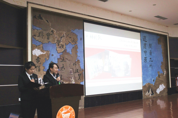徐雪萍同学及李珍珍同学进行汇报.jpg