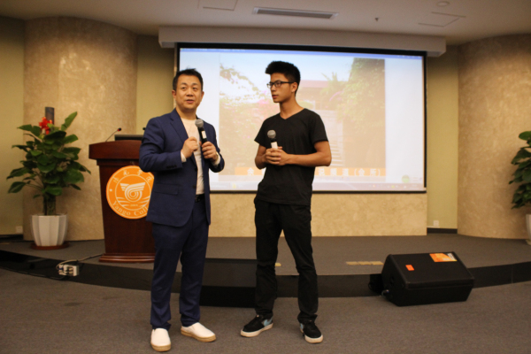 同学志愿上台演讲.jpg