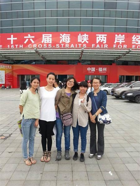 调研组与调研组与带队老师.JPG