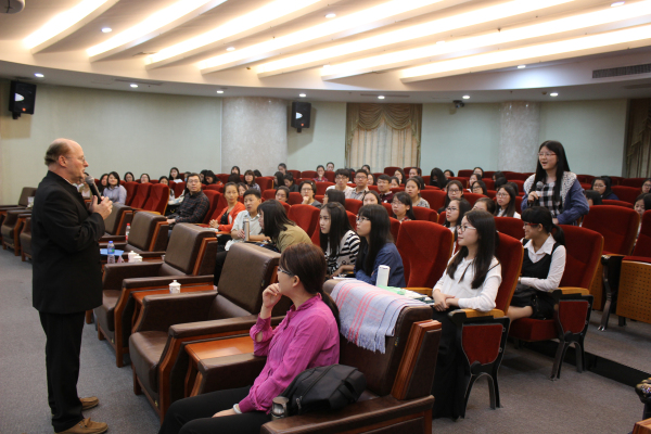 学生提问.jpg