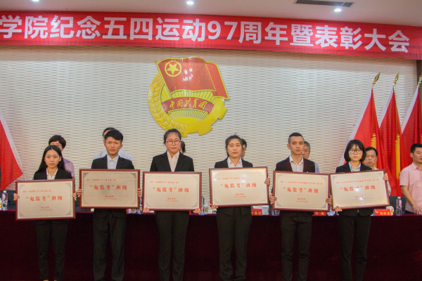“免监考”班级(左一至三).jpg