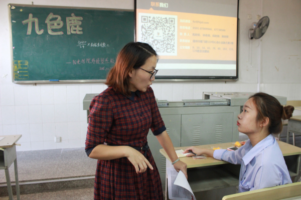 向老师咨询、交流[1].jpg