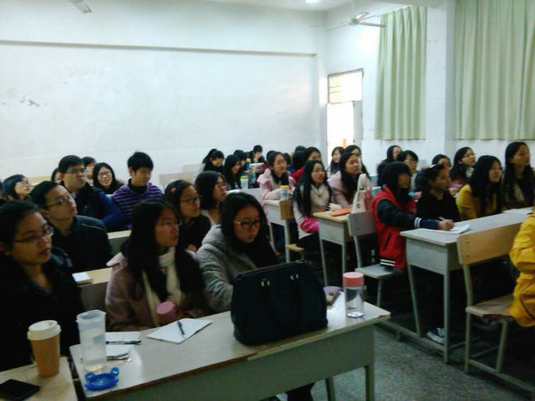 学生认真听讲_副本.jpg