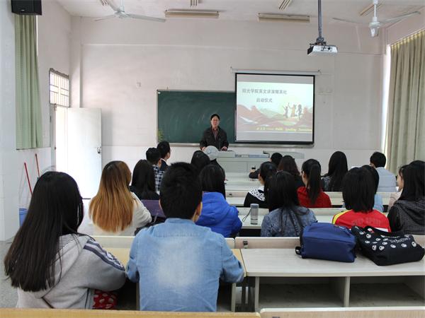 杜昌忠主任鼓励学生.JPG